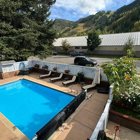 Shadow Mountain Lodge-2